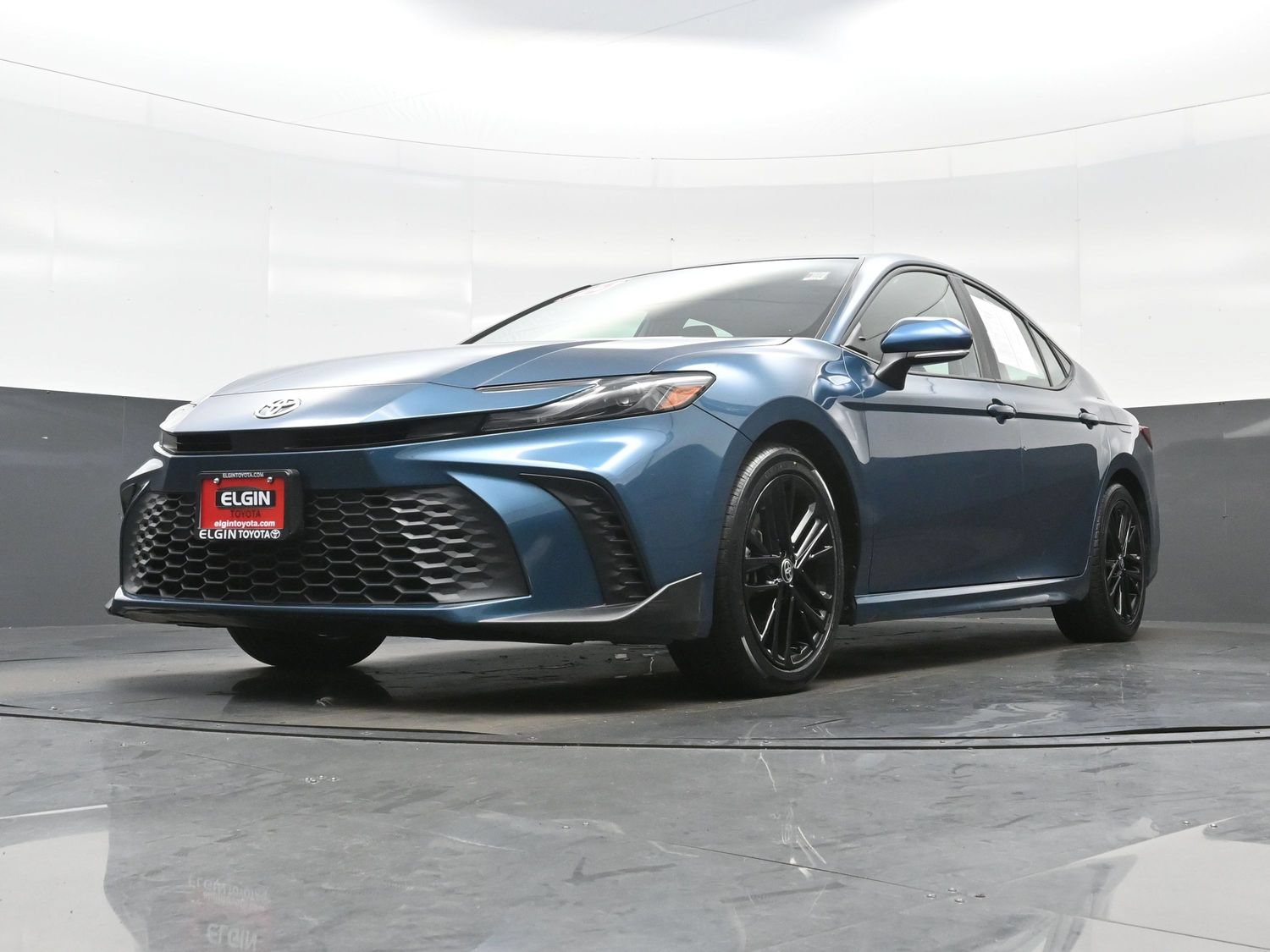 Used 2025 Toyota Camry SE FWD image 29