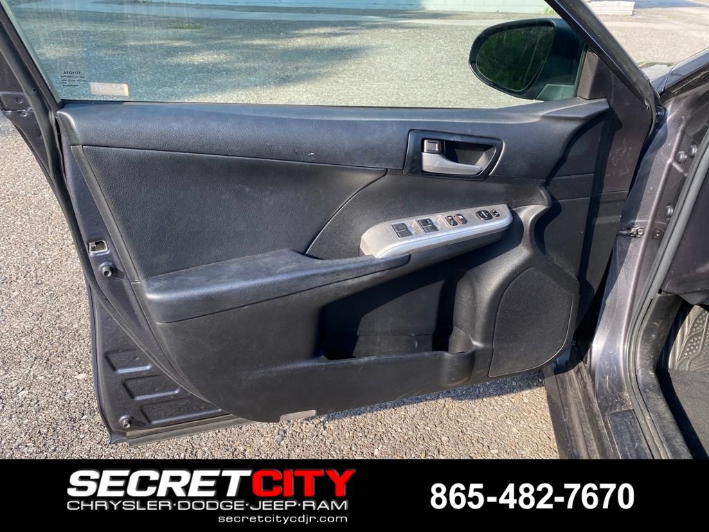 Used 2014 Toyota Camry SE FWD image 14