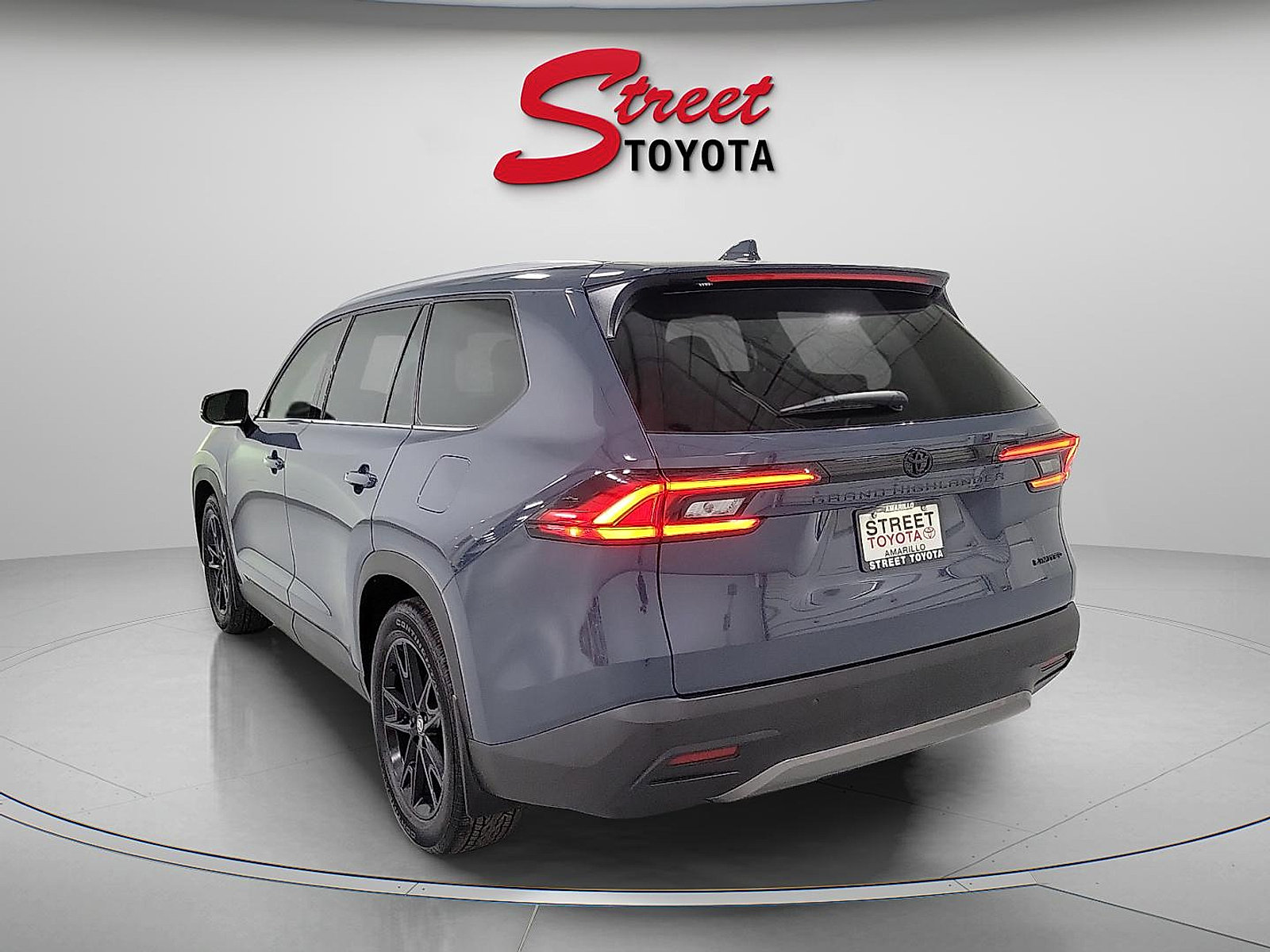 Certified 2024 Toyota Grand Highlander FWD image 2