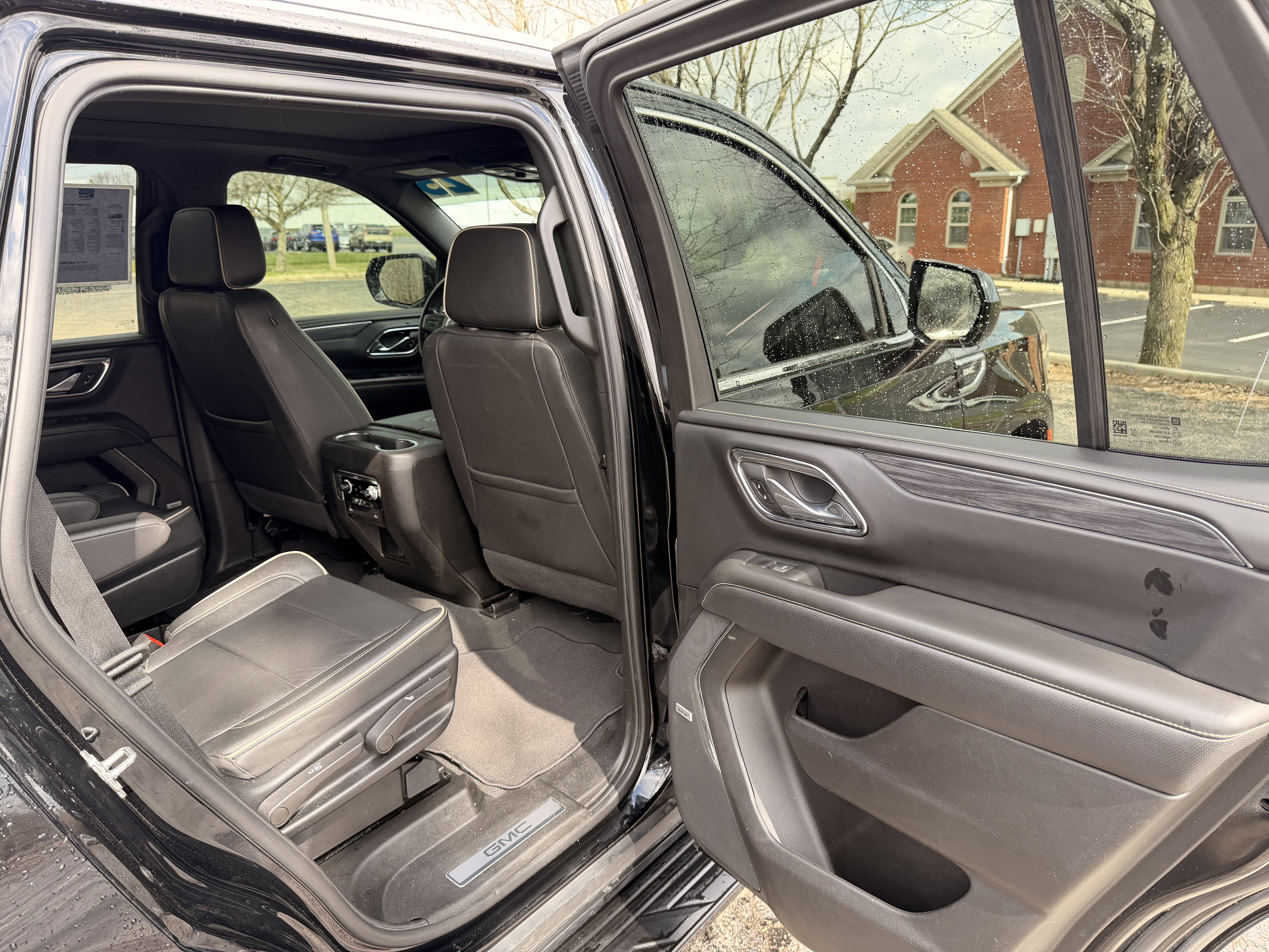 Used 2023 GMC Yukon SLT image 14