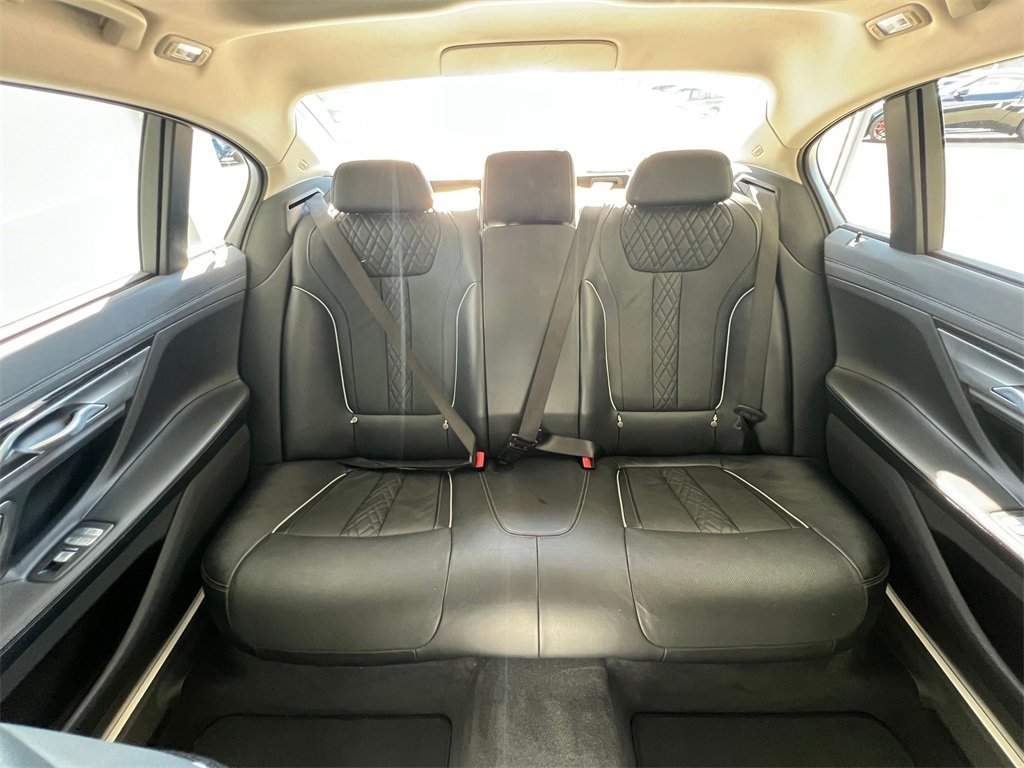 Used 2022 BMW 740i image 13