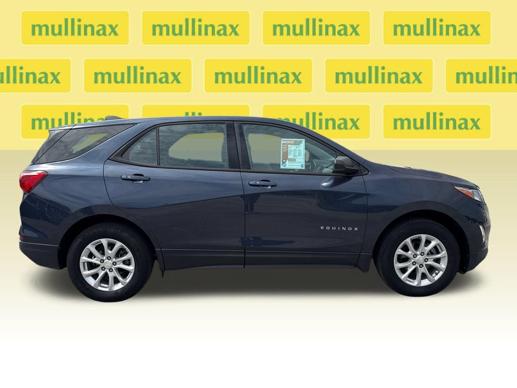 Used 2018 Chevrolet Equinox LS AWD/4WD image 2