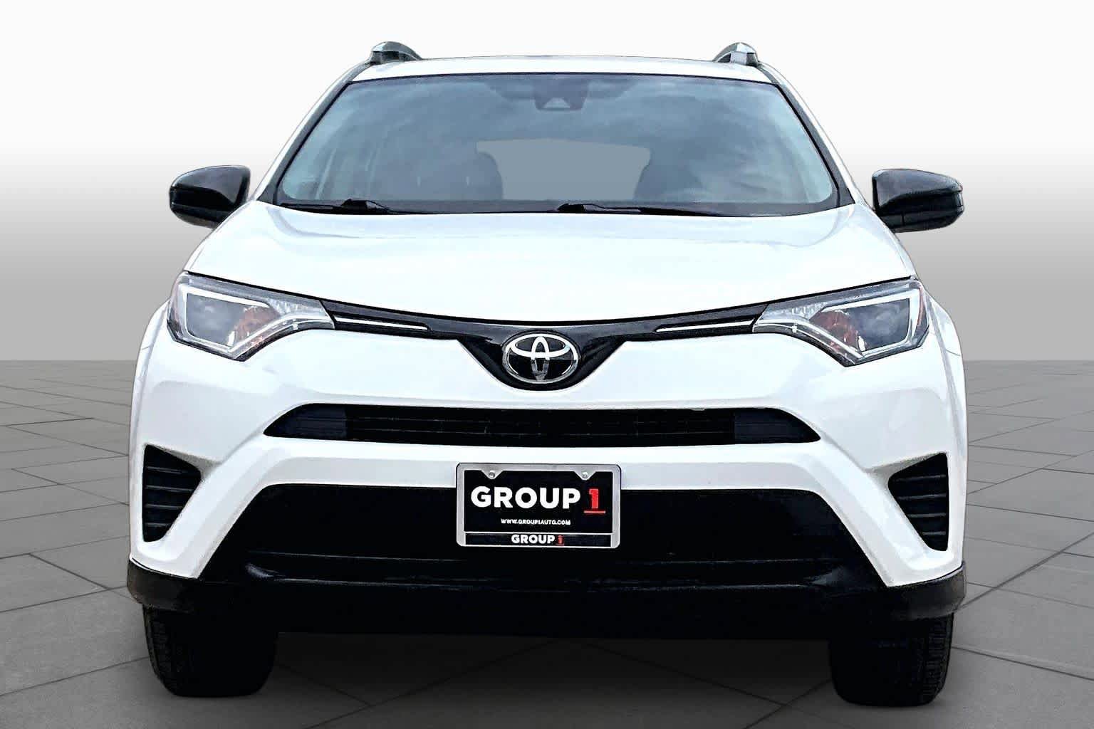 Used 2017 Toyota RAV4 LE FWD image 4