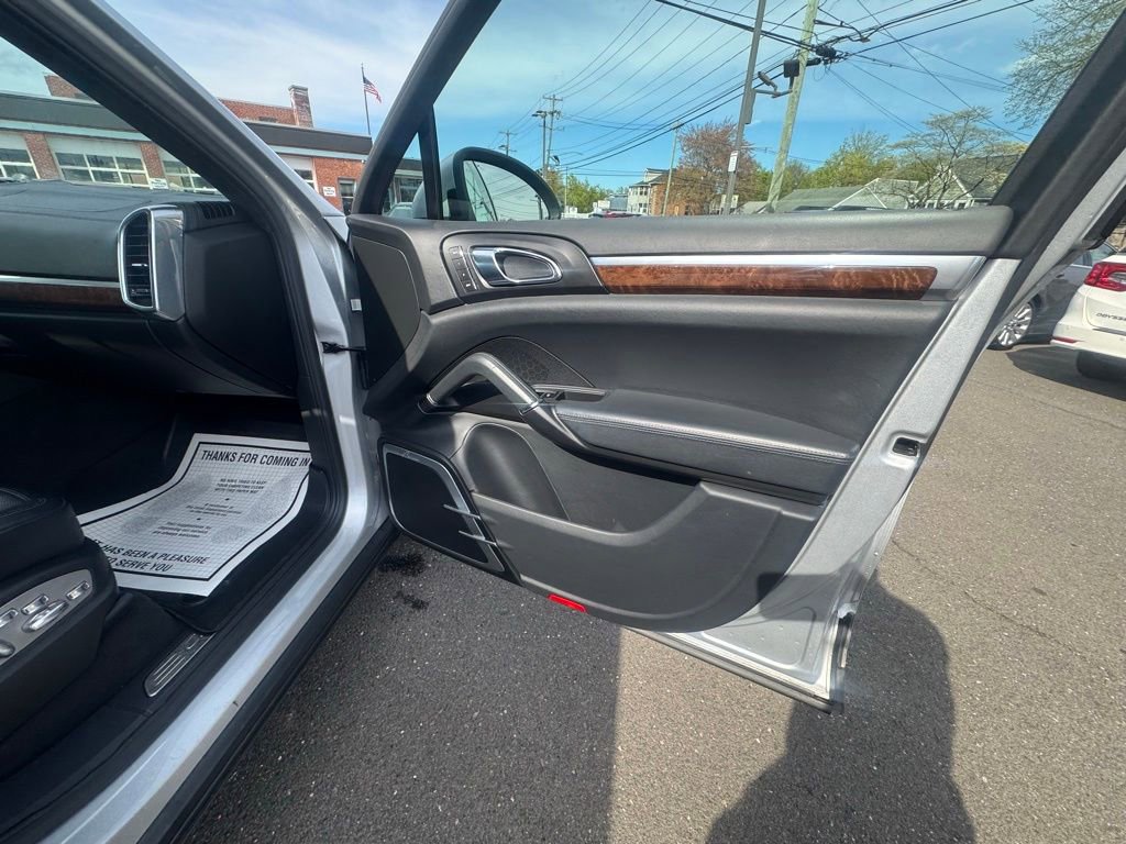 Used 2011 Porsche Cayenne Turbo AWD/4WD image 22