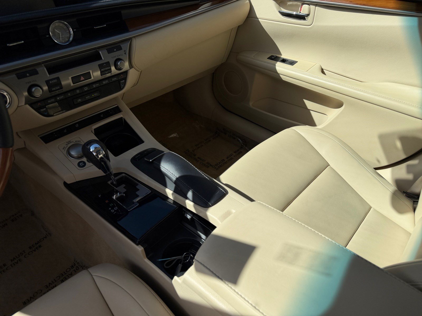 Used 2013 Lexus ES 300h w/ Premium Pkg FWD image 15