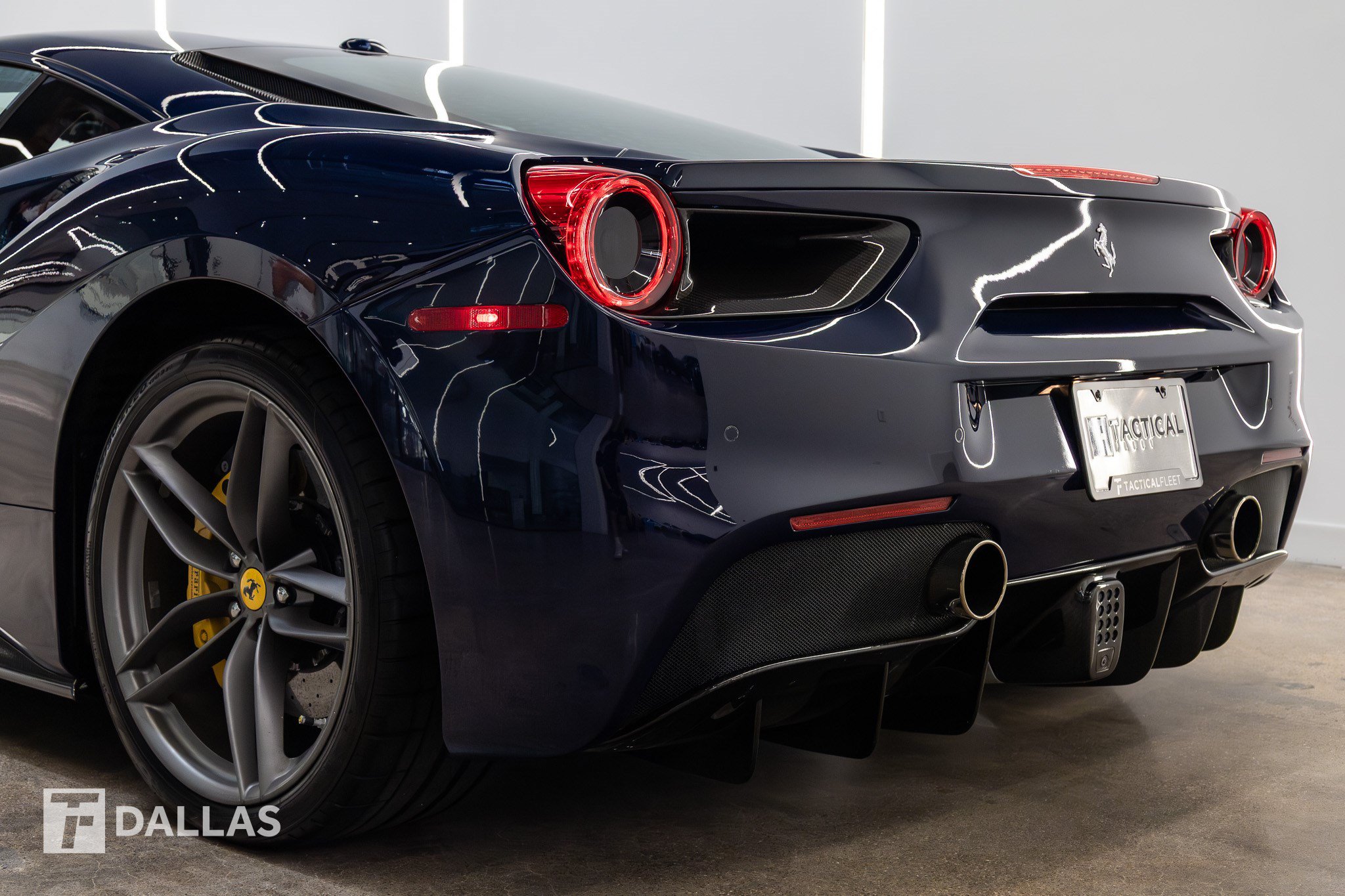 Used 2017 Ferrari 488 GTB RWD image 9