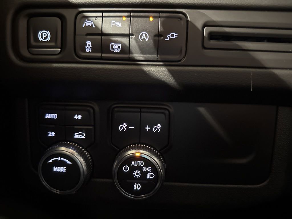 Used 2022 GMC Yukon XL SLT w/ SLT Luxury Package image 19