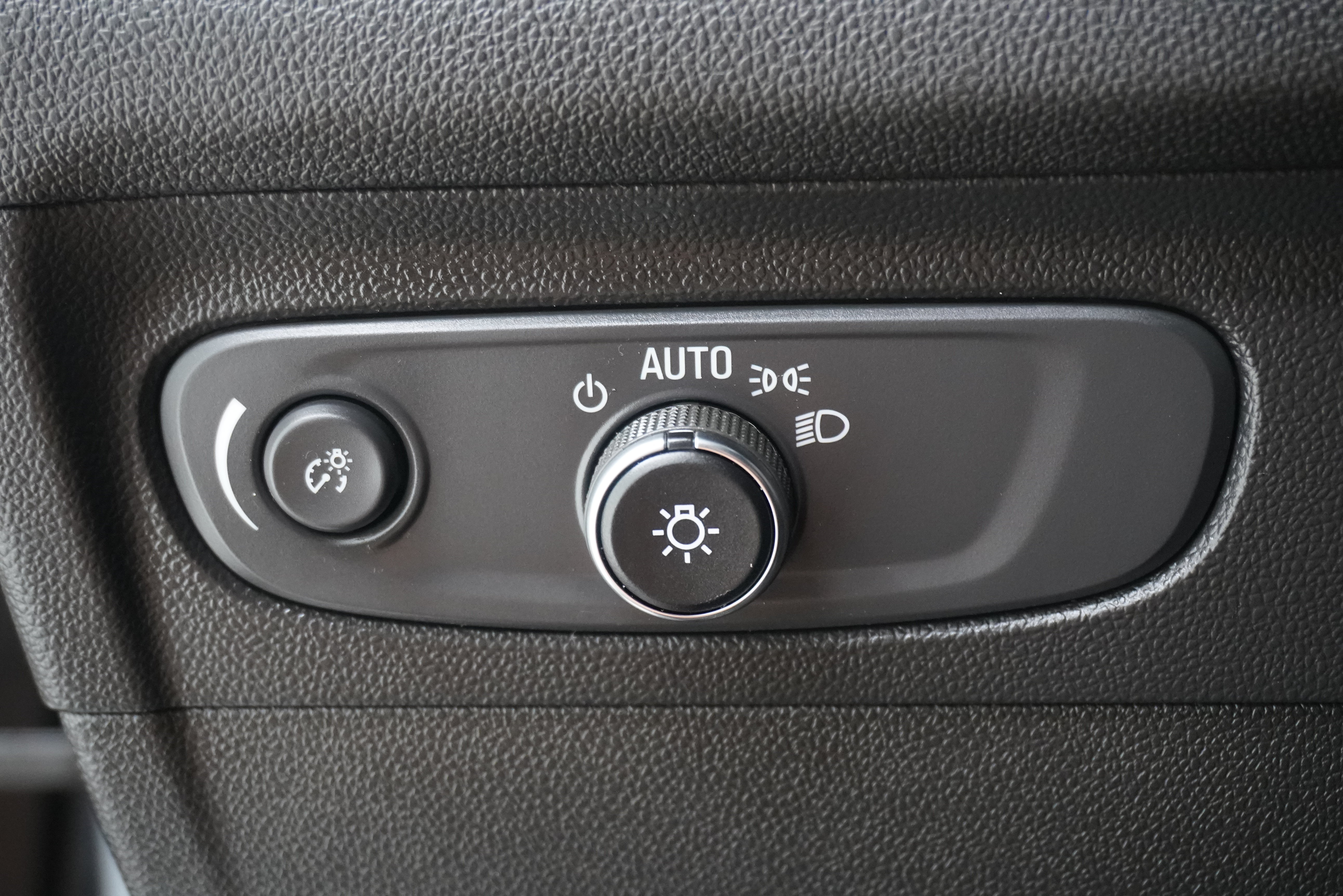 Used 2021 Buick Envision Essence w/ Sport Touring Package FWD image 25