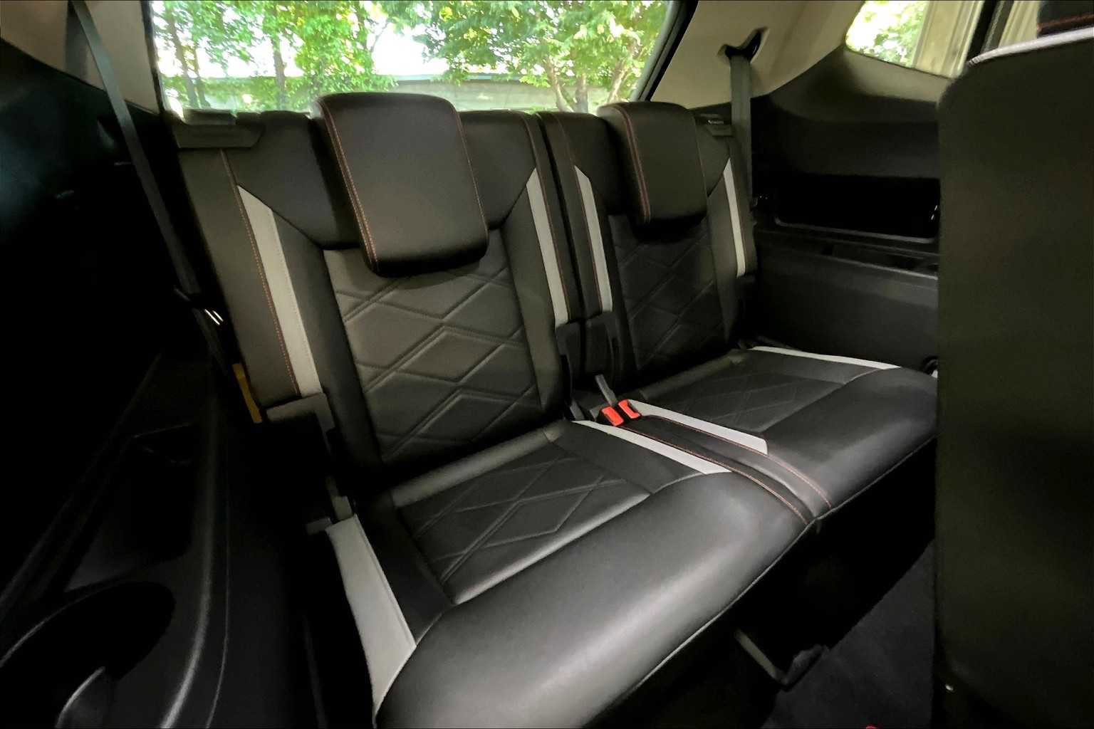 Used 2025 Volkswagen Atlas Peak Edition SE image 31