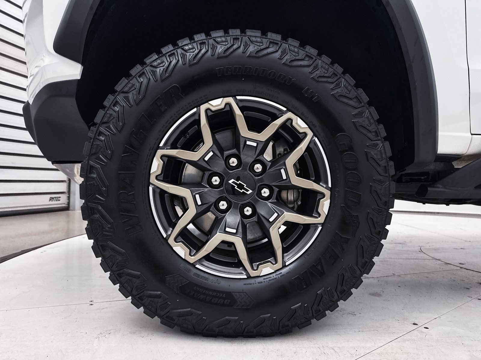 Used 2024 Chevrolet Colorado ZR2 AWD/4WD image 14