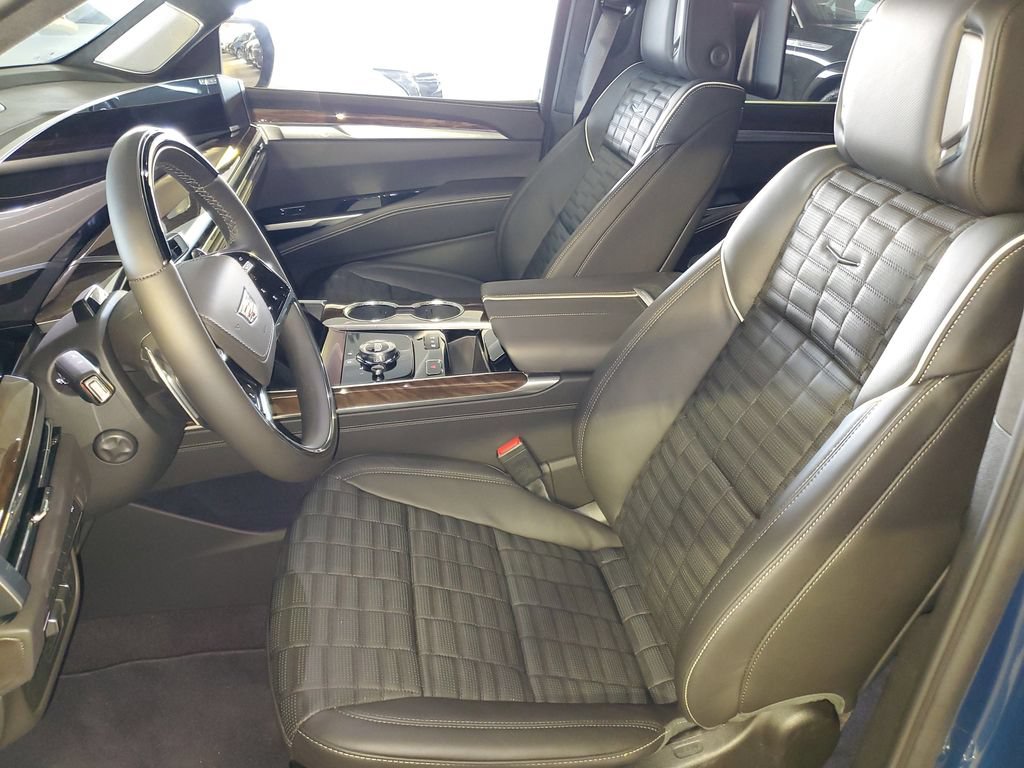 New 2026 Cadillac Escalade Platinum Sport w/ LPO, ONYX Package AWD/4WD image 17