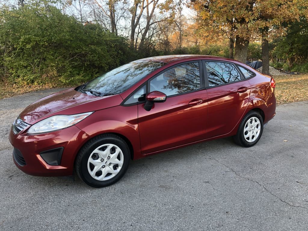 Used 2013 Ford Fiesta SE image 1