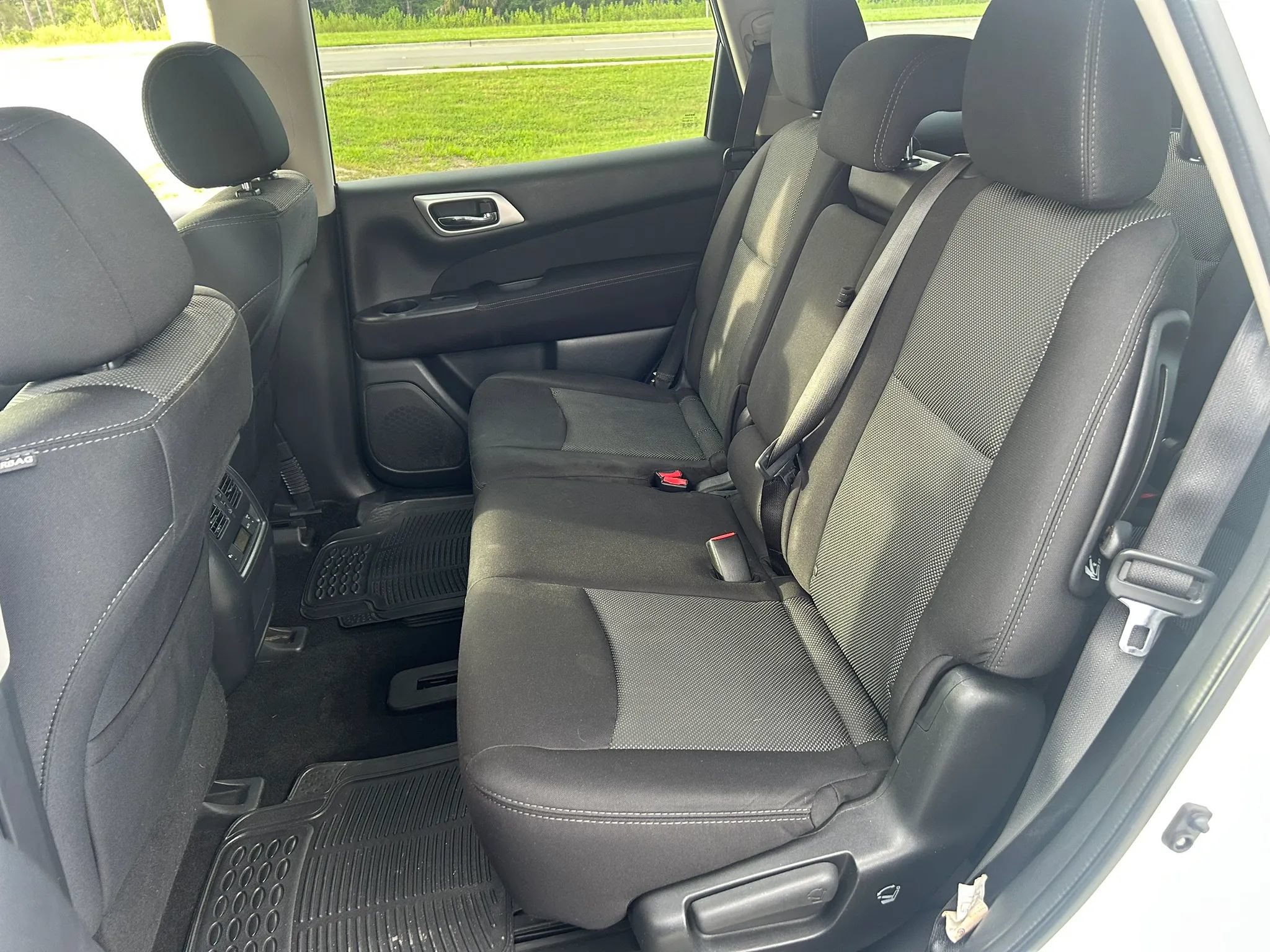 Used 2017 Nissan Pathfinder S FWD image 11
