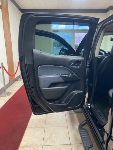 Used 2016 Chevrolet Colorado Z71 w/ Z71 Midnight Edition image 18