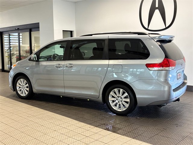Used 2014 Toyota Sienna XLE image 4