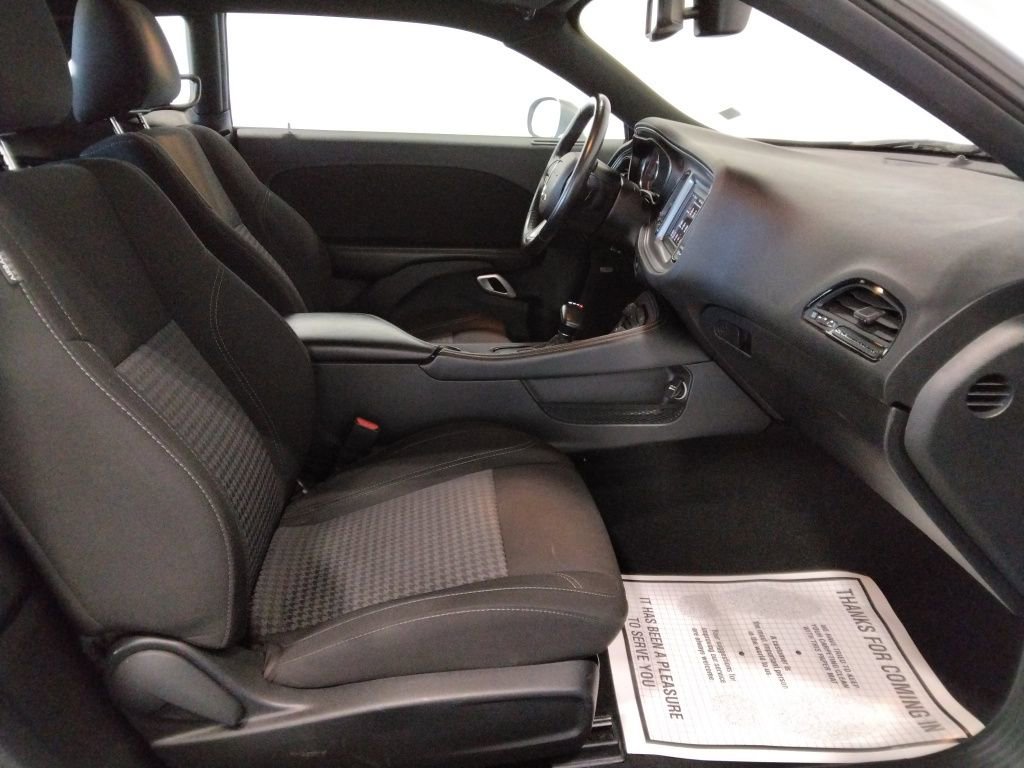Used 2023 Dodge Challenger SXT image 33