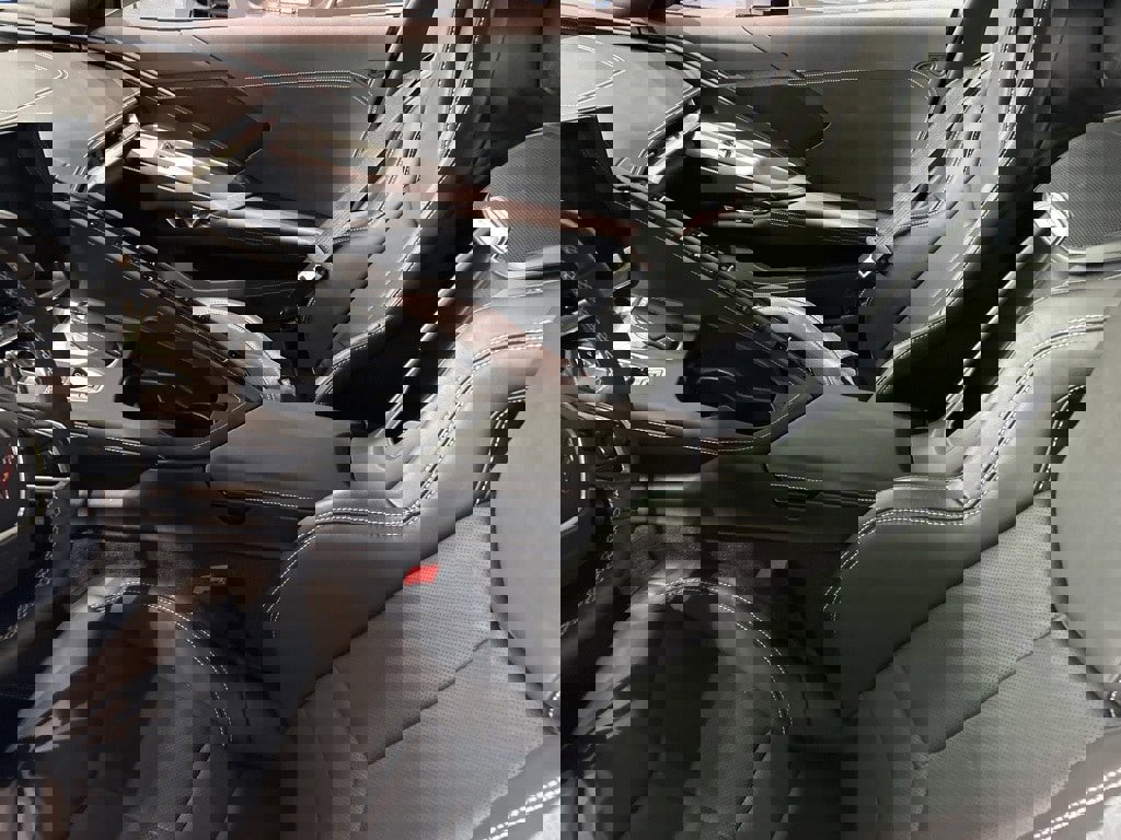 Used 2024 Chevrolet Corvette Stingray Coupe w/ Z51 Performance Package image 10