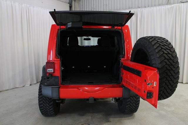 Used 2018 Jeep Wrangler Unlimited Sahara AWD/4WD image 35