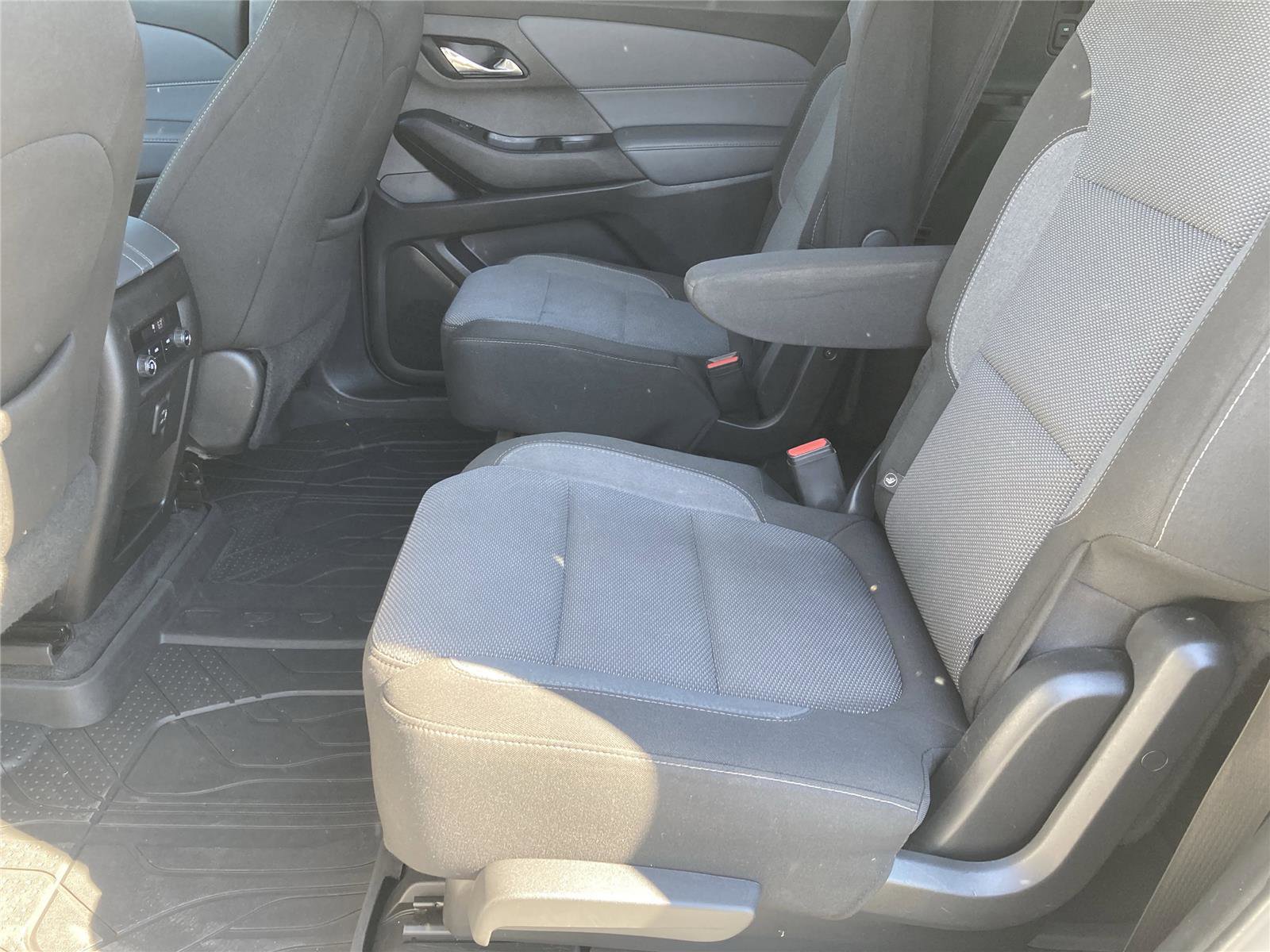 Used 2020 Chevrolet Traverse LT image 27