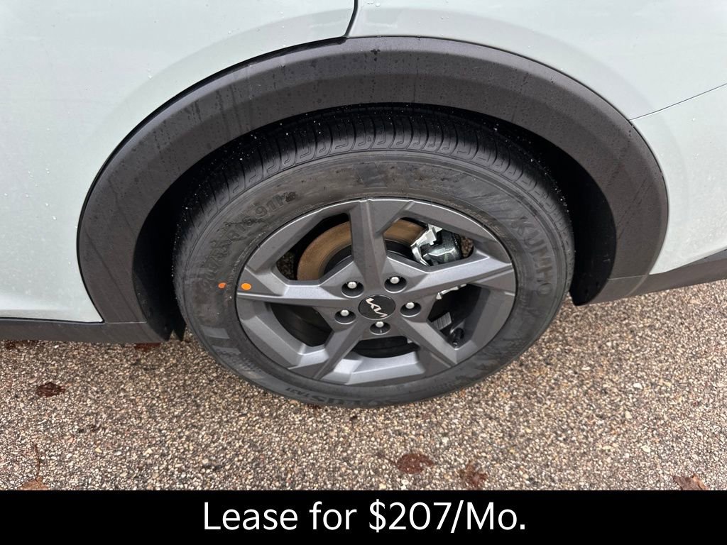 New 2025 Kia K4 LXS image 32