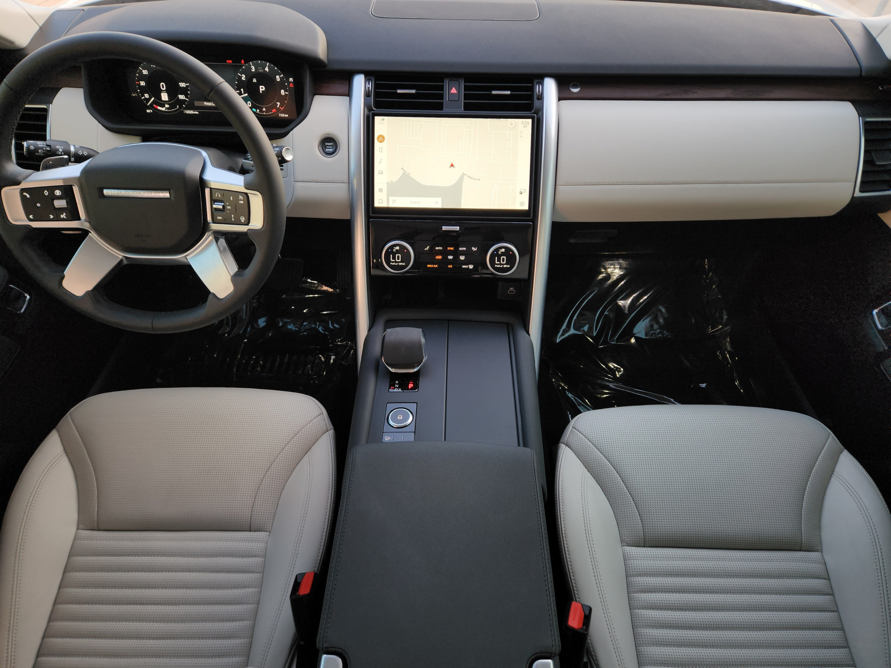 Certified 2025 Land Rover Discovery S AWD/4WD image 23