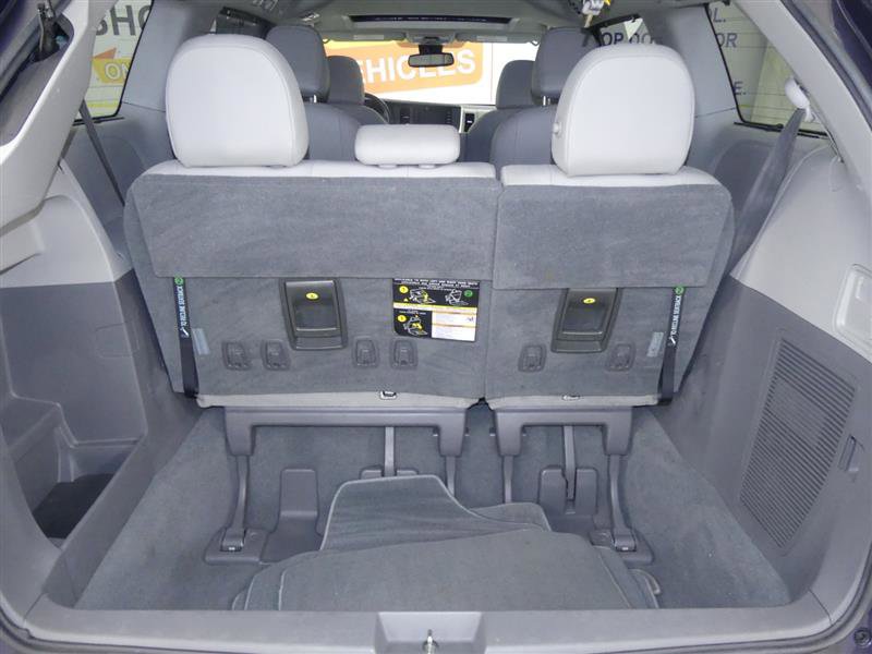 Used 2019 Toyota Sienna XLE w/ XLE Navigation Package image 27