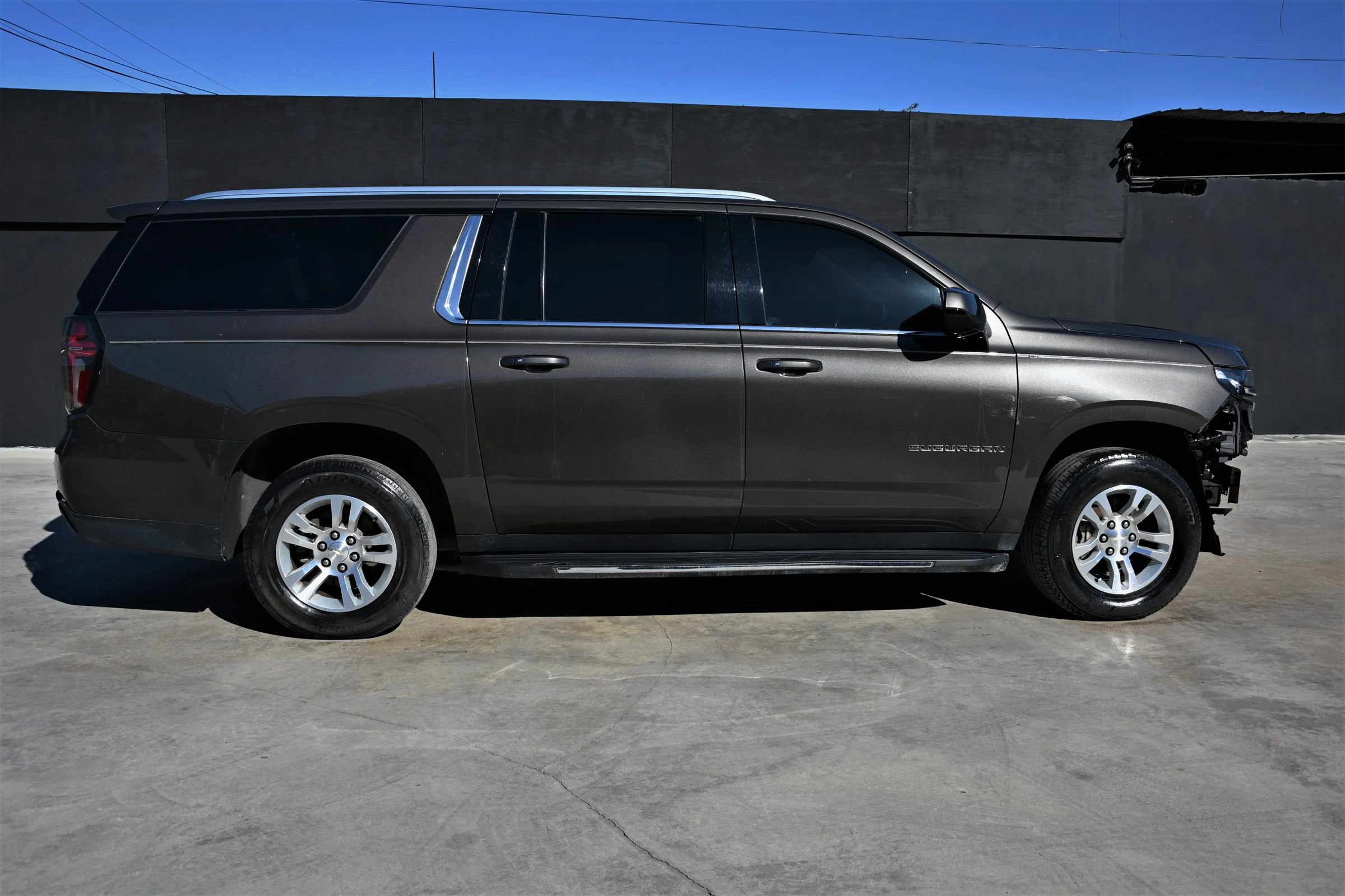 Used 2021 Chevrolet Suburban LT image 7