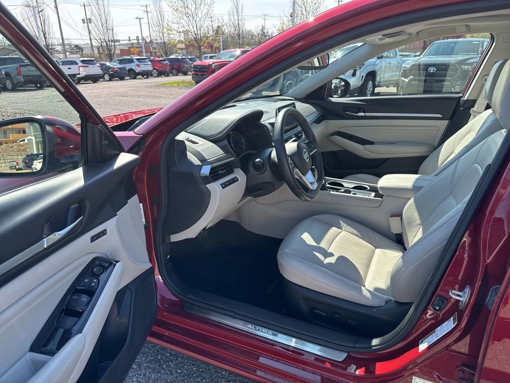 Used 2021 Nissan Altima 2.5 Platinum AWD/4WD image 9