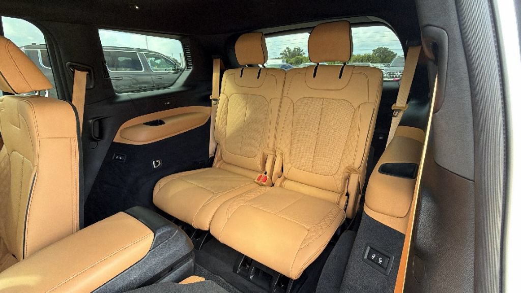 Used 2025 Jeep Grand Cherokee L Summit AWD/4WD image 26