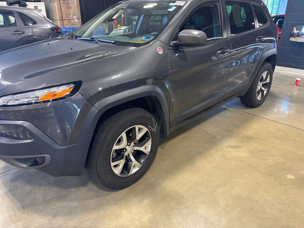 Used 2017 Jeep Cherokee Trailhawk AWD/4WD image 12