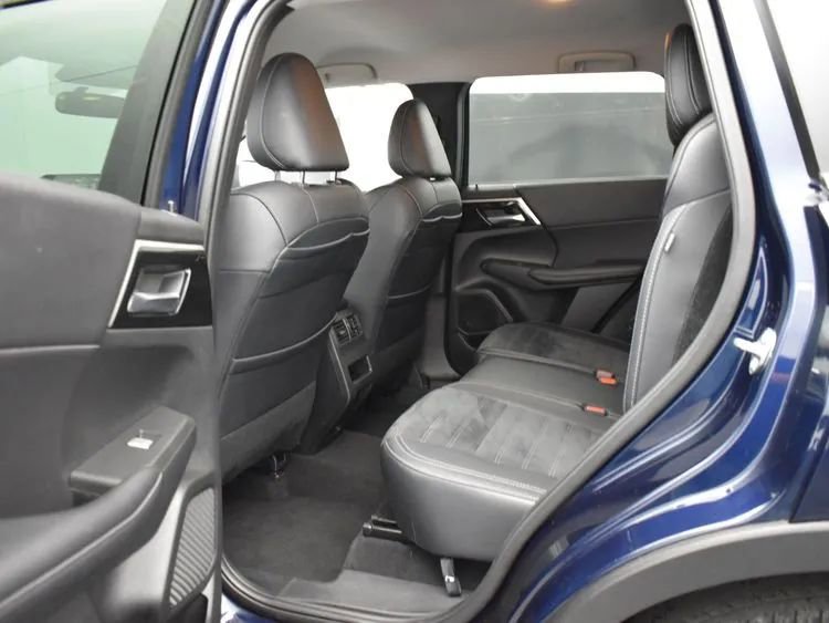 Used 2024 Mitsubishi Outlander Ralliart image 15