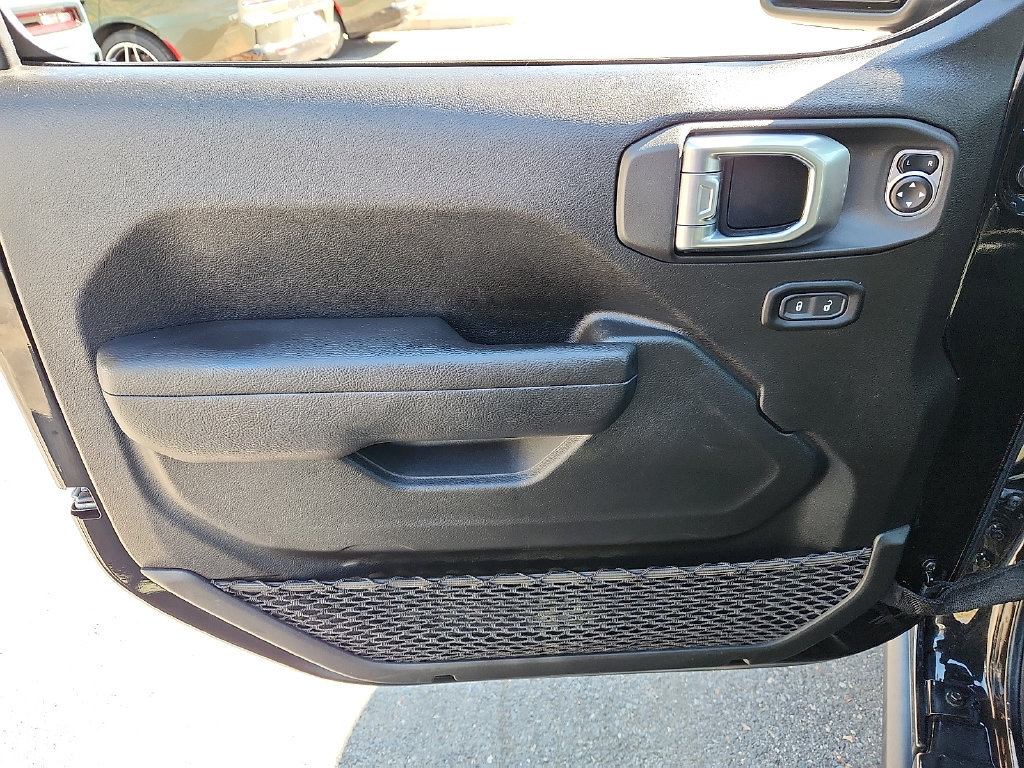 Used 2023 Jeep Wrangler Unlimited w/ Cold Weather Group AWD/4WD image 12