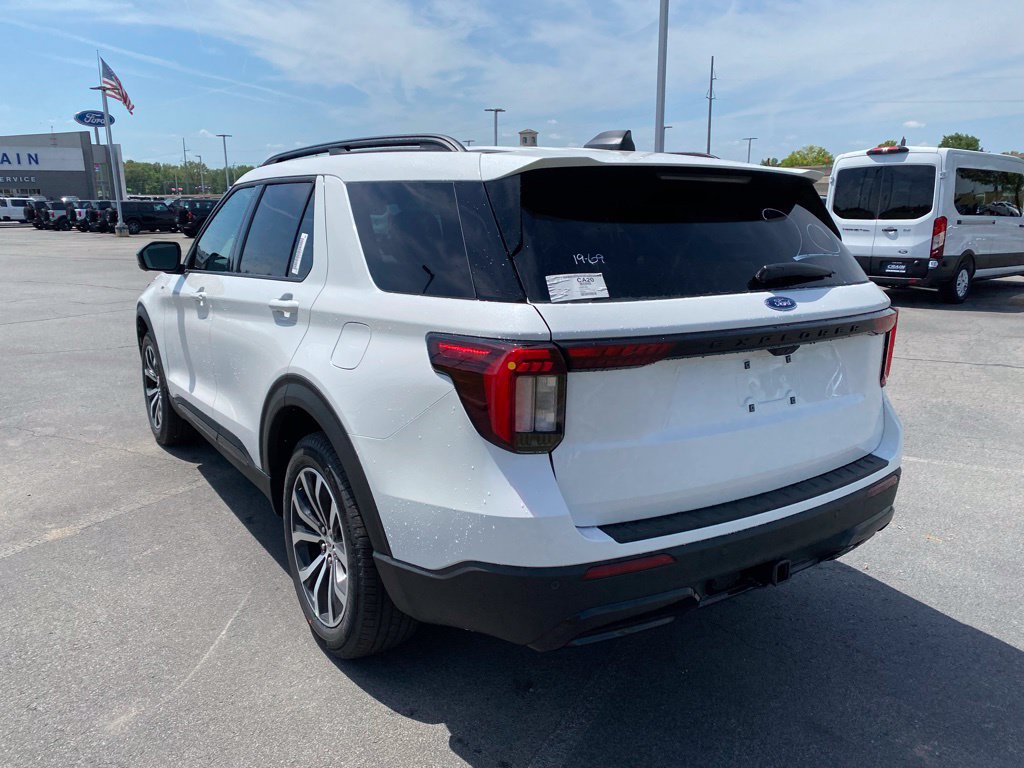 New 2026 Ford Explorer ST-Line RWD image 5