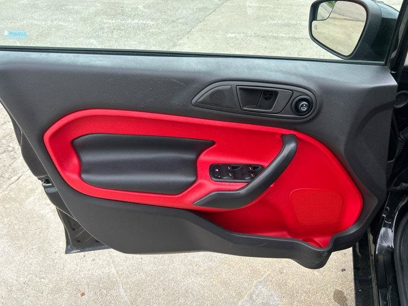 Used 2012 Ford Fiesta SES FWD image 6