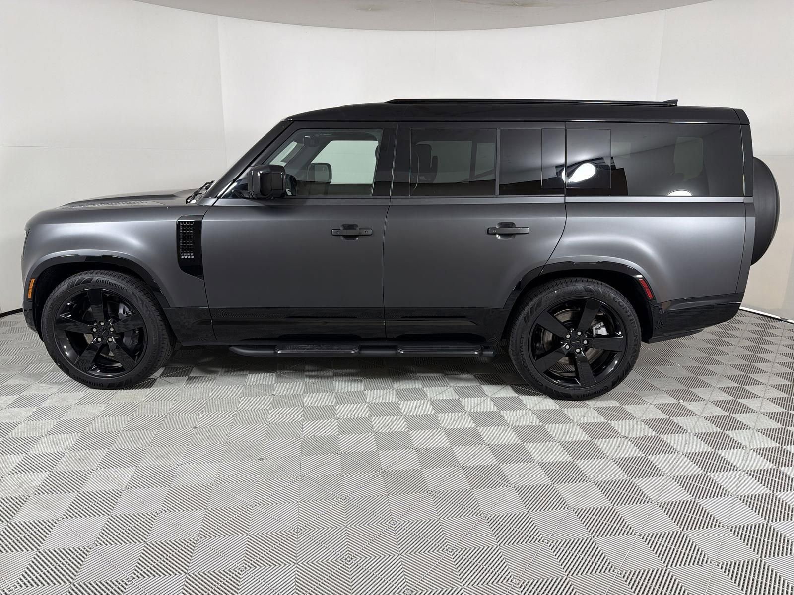 New 2026 Land Rover Defender 130 X-Dynamic SE image 2