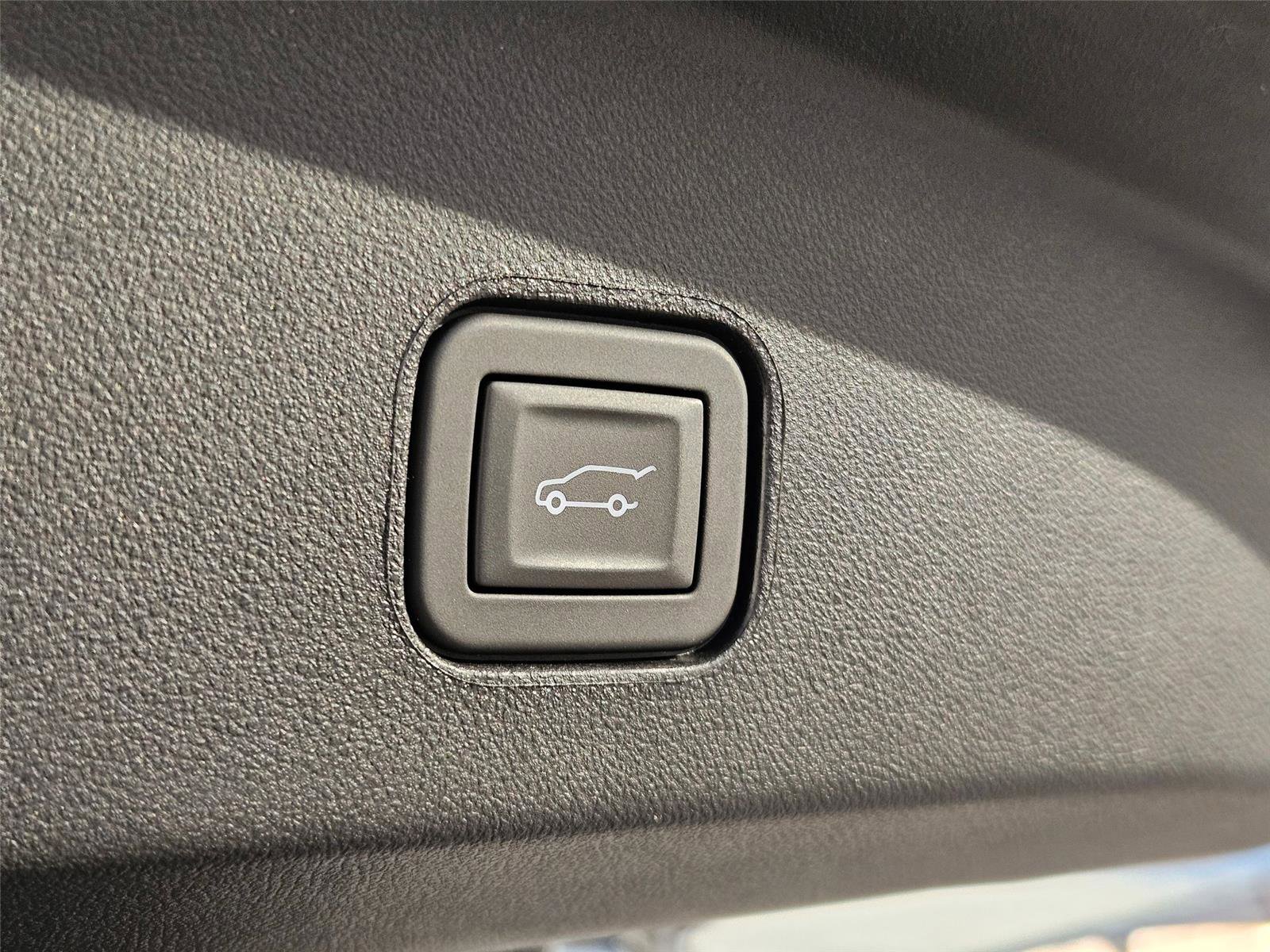 New 2025 Cadillac Lyriq Sport w/ LPO, Floor Liner Package AWD/4WD image 31