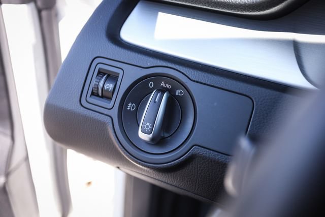Used 2013 Volkswagen CC Sport FWD image 32