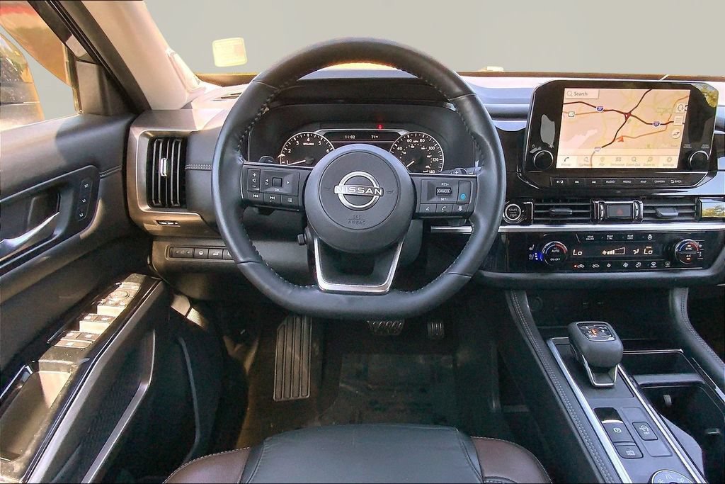 Used 2023 Nissan Pathfinder Platinum w/ Black Appearance Package AWD/4WD image 8
