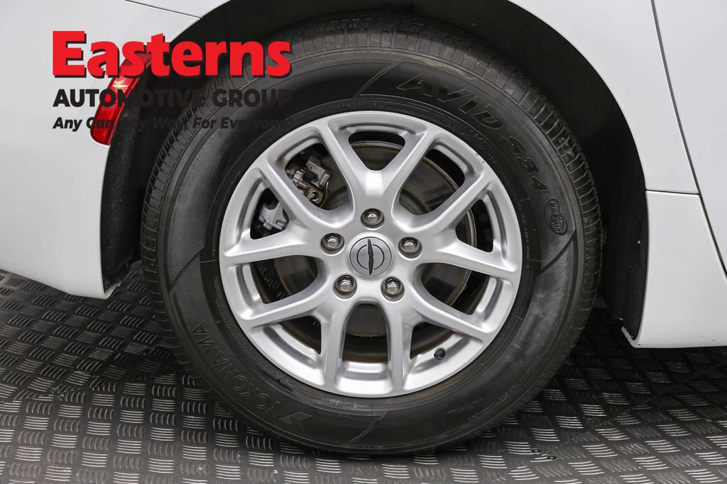 Used 2022 Chrysler Voyager LX FWD image 8