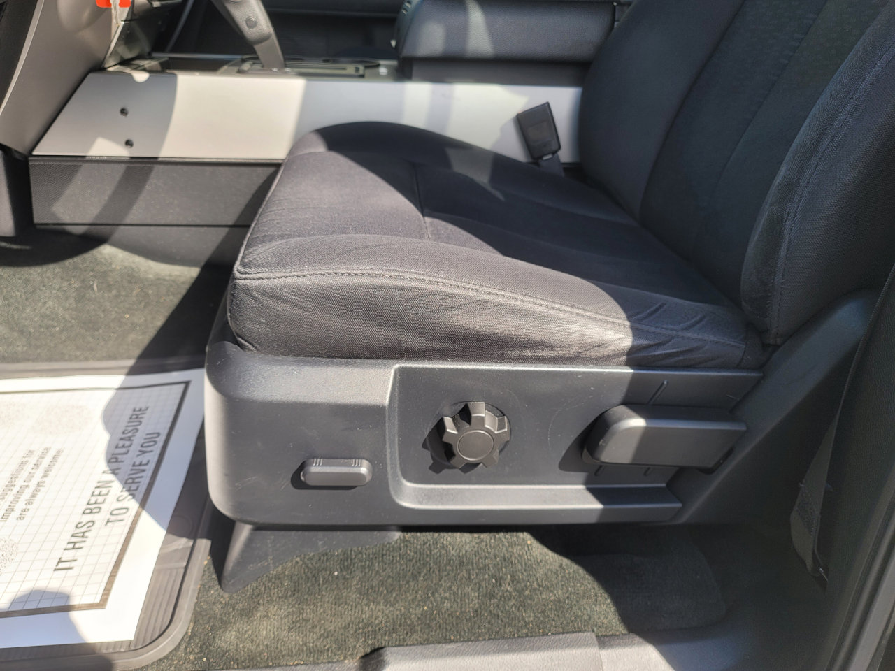 Used 2016 Ford Expedition XLT image 30
