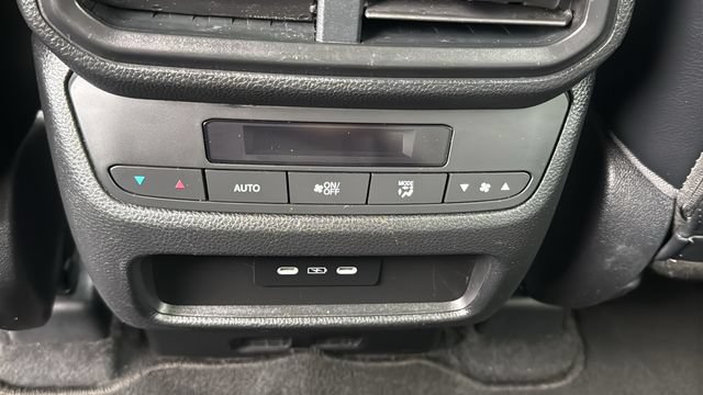 Used 2024 Honda Pilot Touring image 29