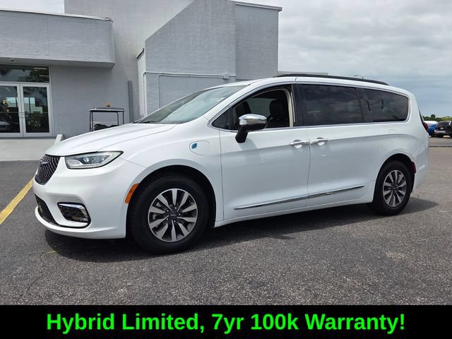 Used 2023 Chrysler Pacifica Limited FWD image 3