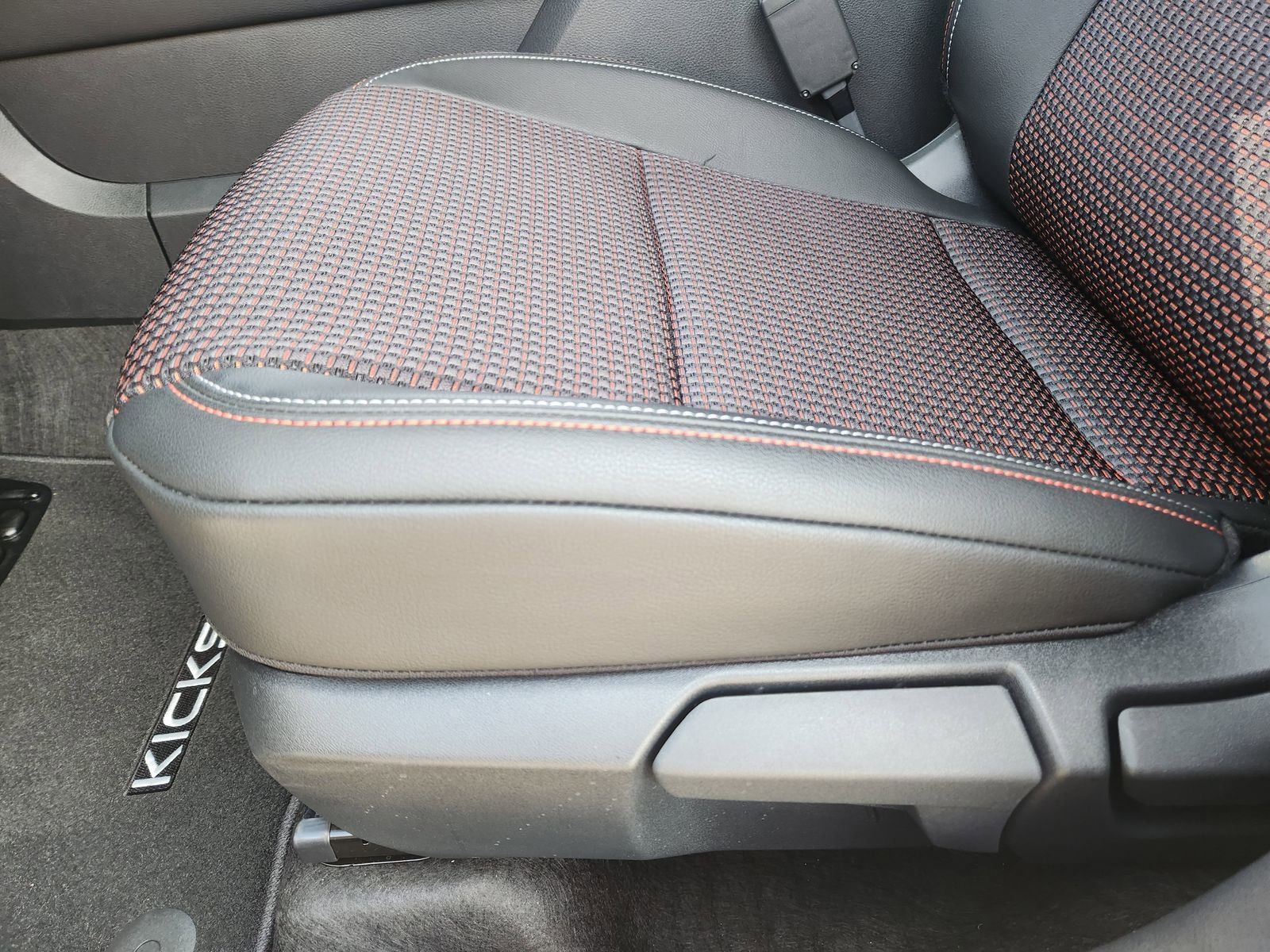 New 2026 Nissan Kicks SR image 21