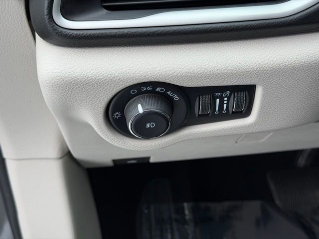 Used 2022 Chrysler Pacifica Touring-L FWD image 21