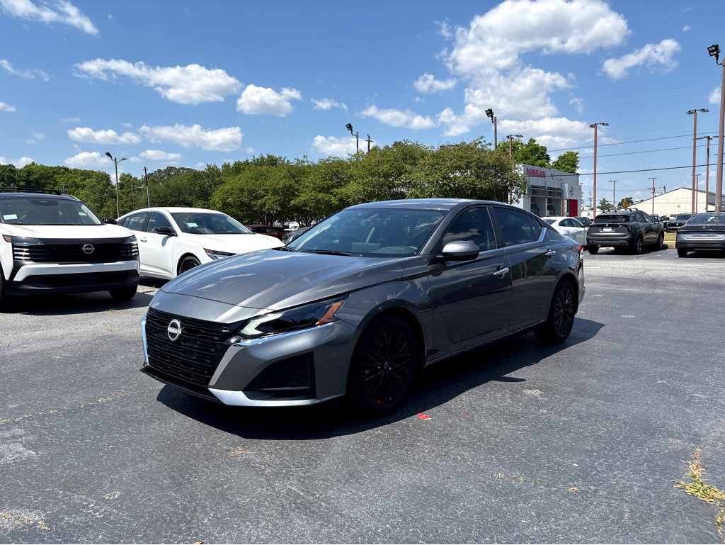 Used 2025 Nissan Altima 2.5 SV w/ SV Special Edition Package image 3