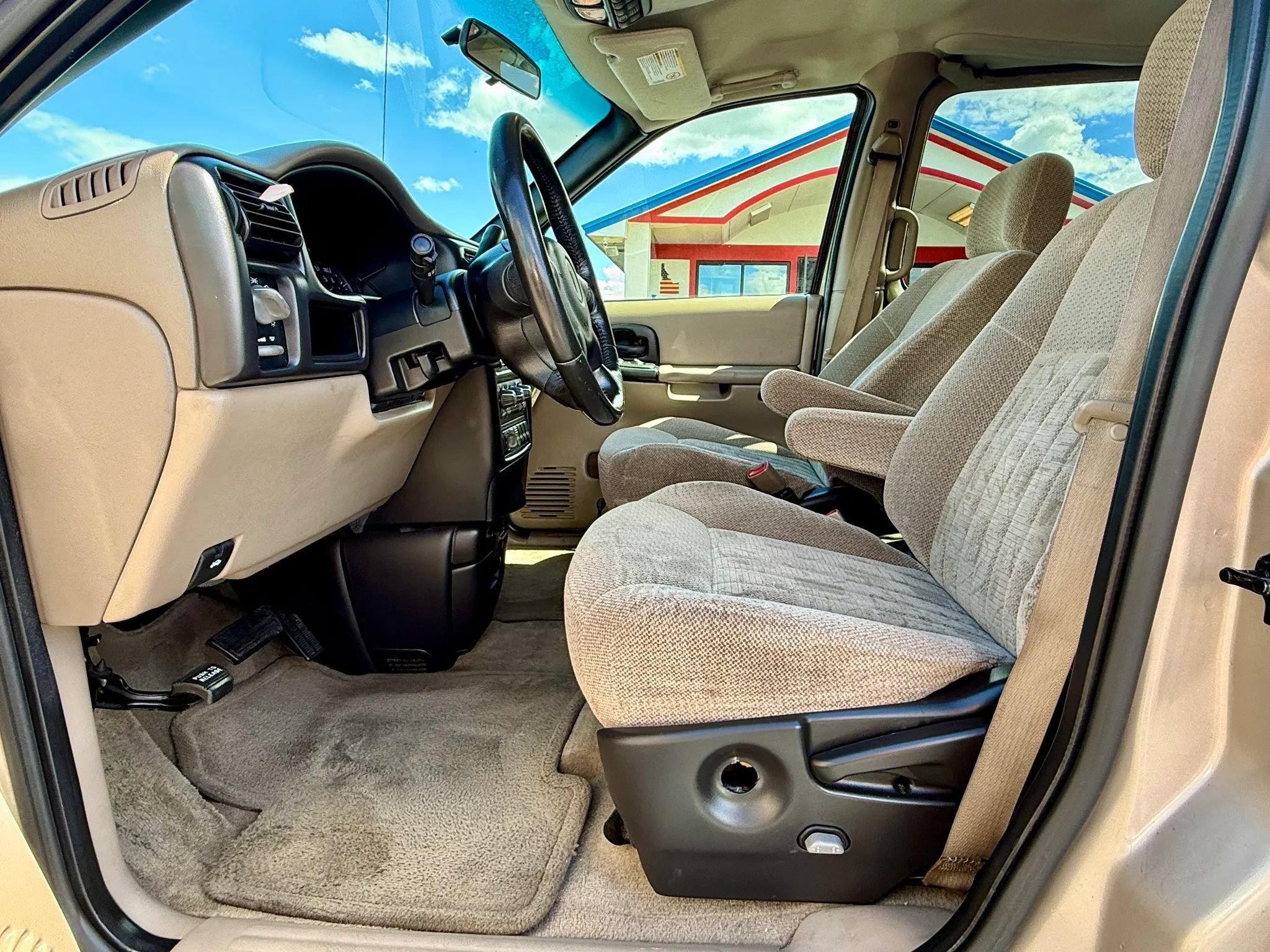 Used 2003 Pontiac Montana Extended w/ Convenience Package #1 FWD image 9