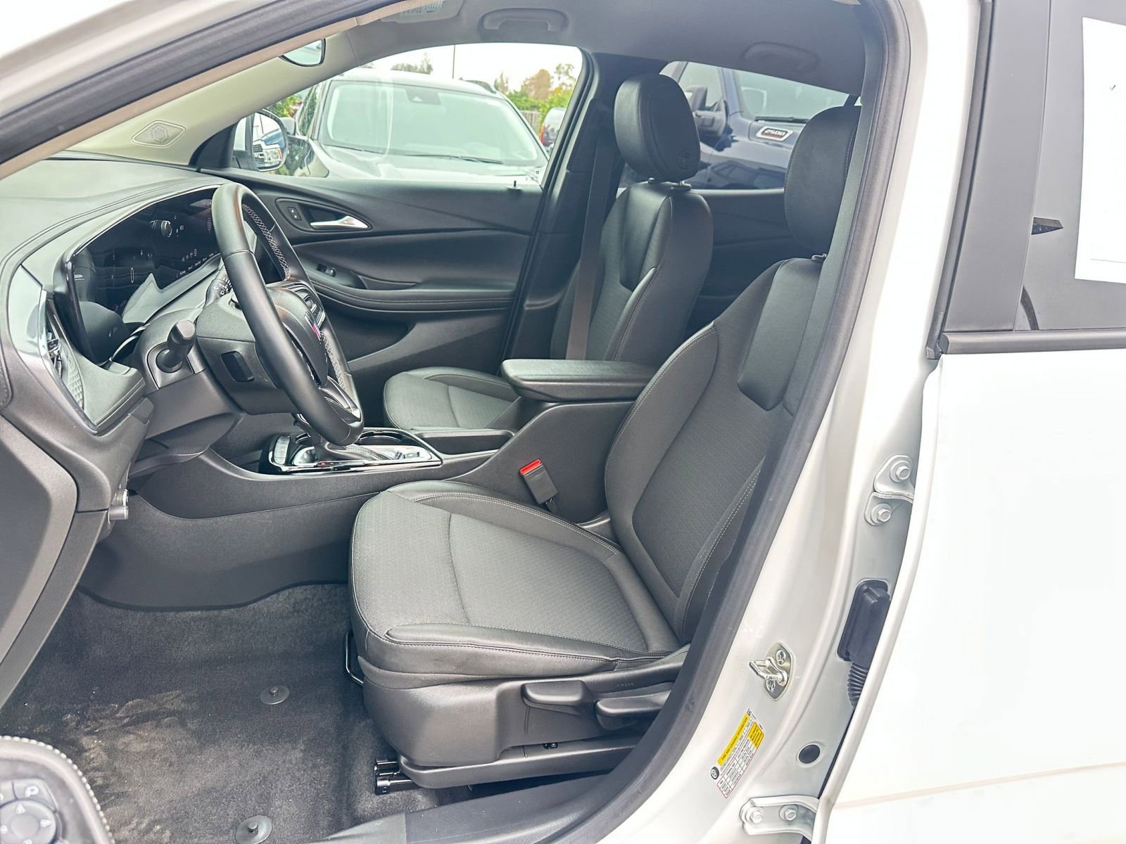 Used 2025 Buick Encore GX Preferred image 36