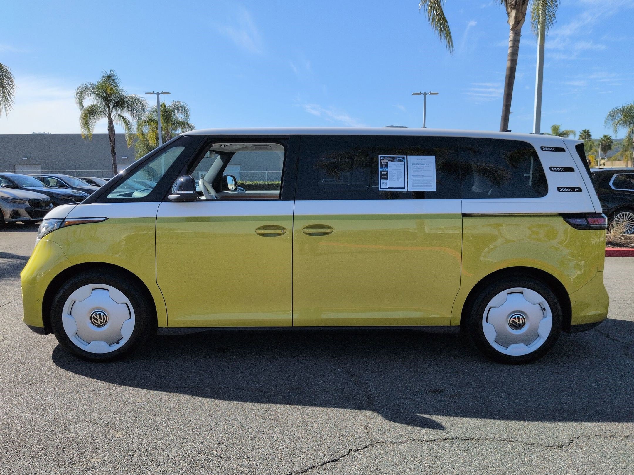 Used 2025 Volkswagen ID. Buzz 1st Edition image 7