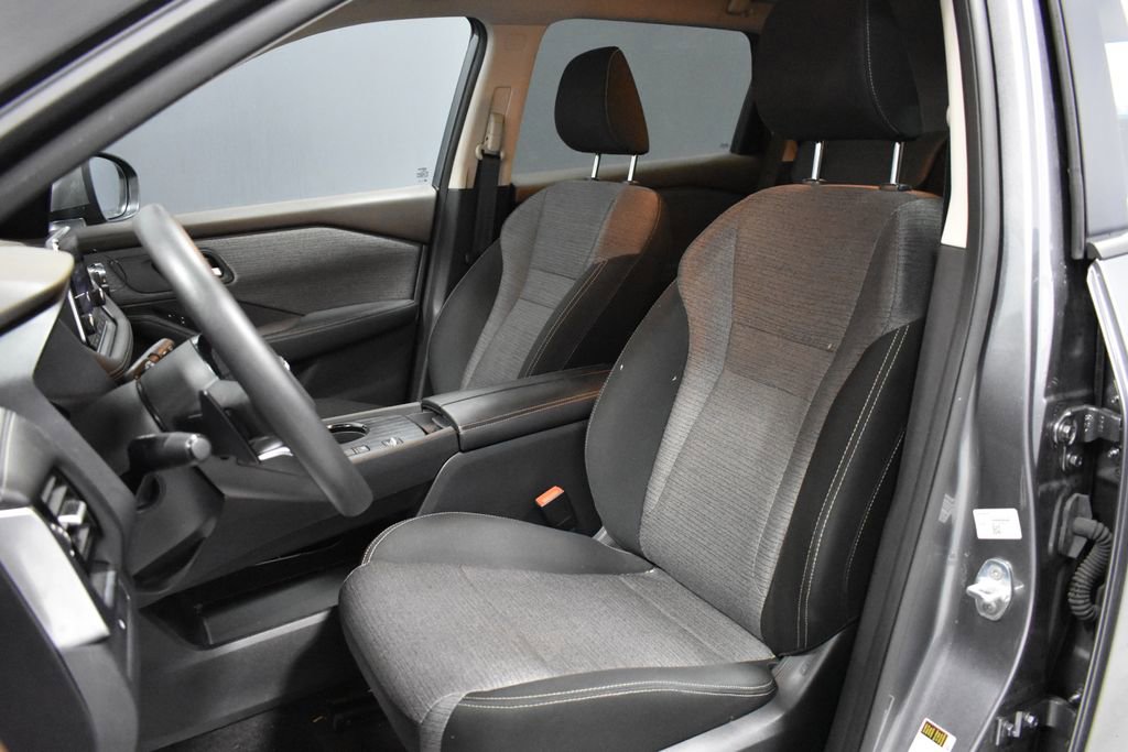 Used 2022 Nissan Rogue SV image 5