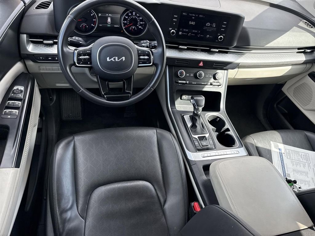 Used 2024 Kia Carnival LX image 18